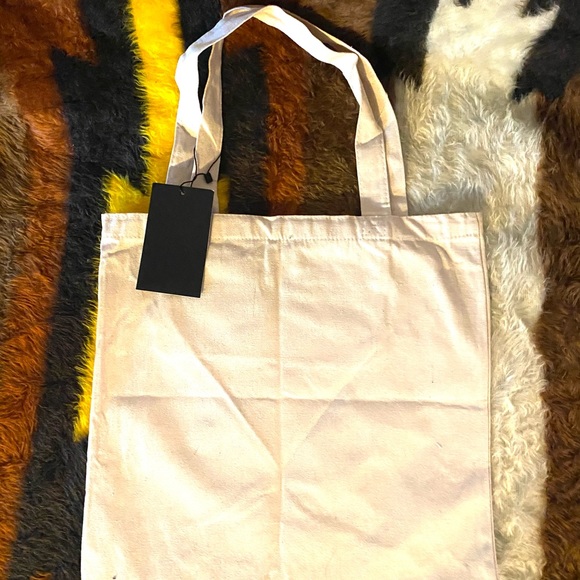 NWT Cream Tote Bag with Zipper Pocket - Picture 5 of 7